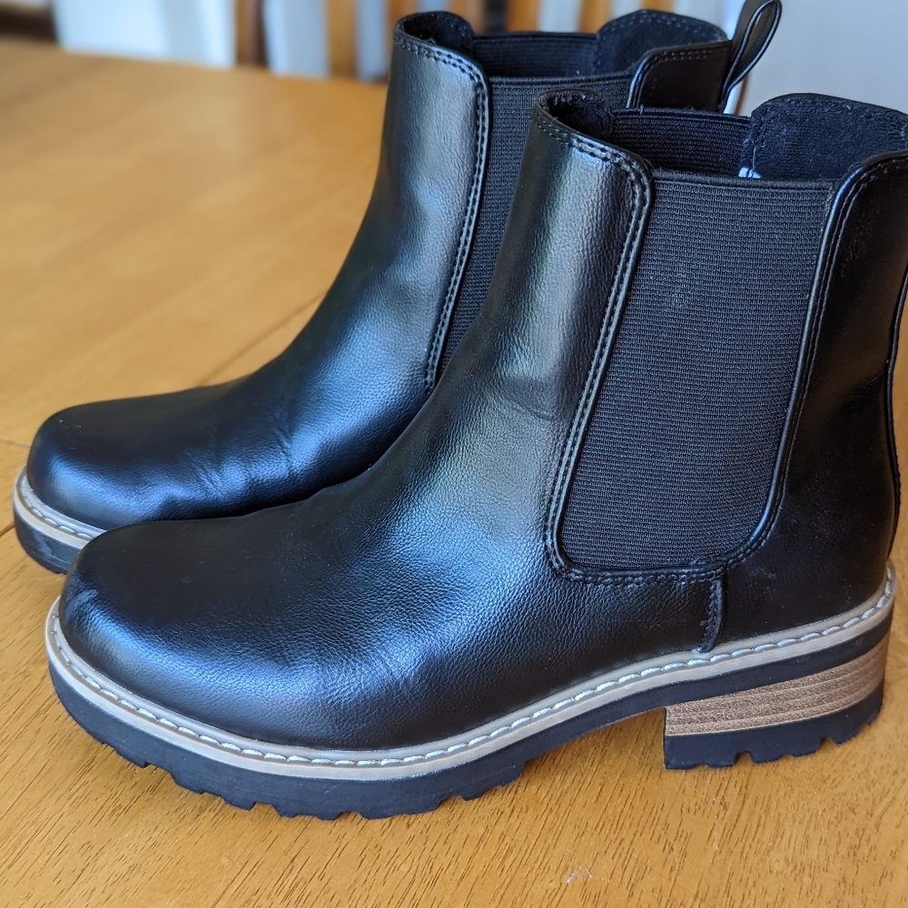 Universal Thread Chelsea Boots